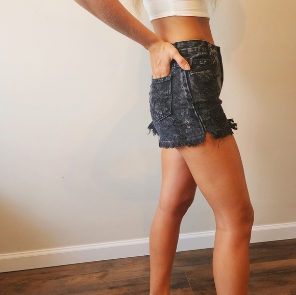 Brandy Melville Jean Shorts - Picture 2 of 4